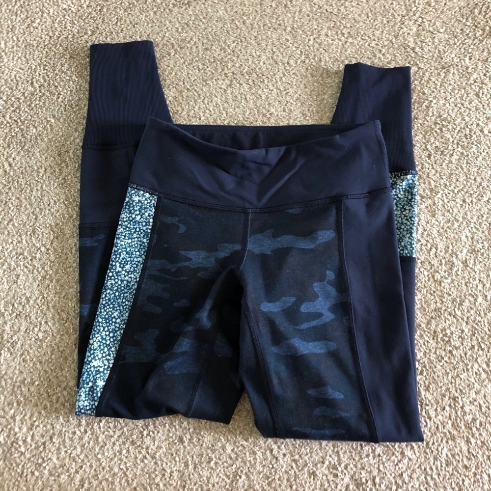 Lululemon blue mixed print full length leggings in size 4